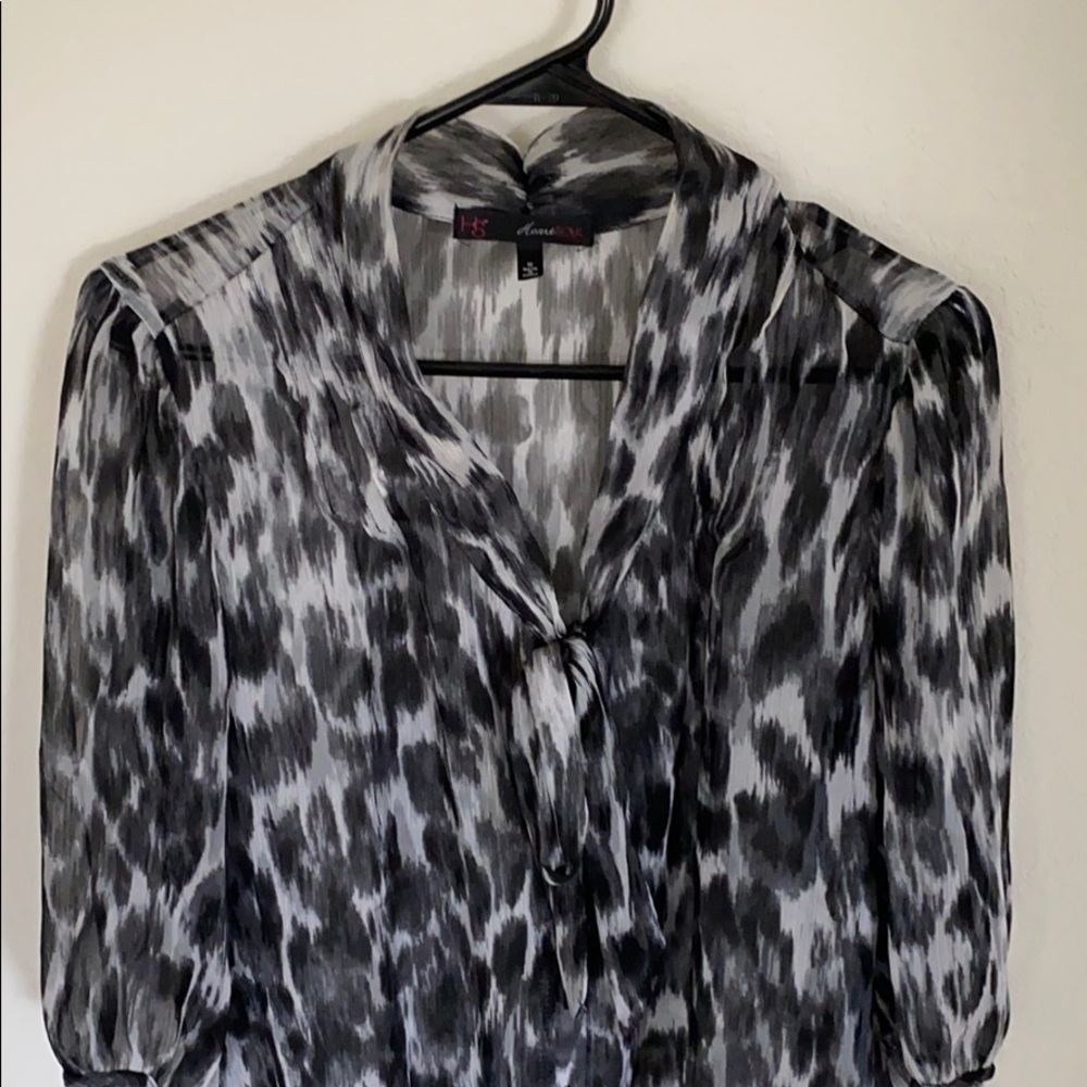 Sheer Patterned Blouse - Picture 2 of 3